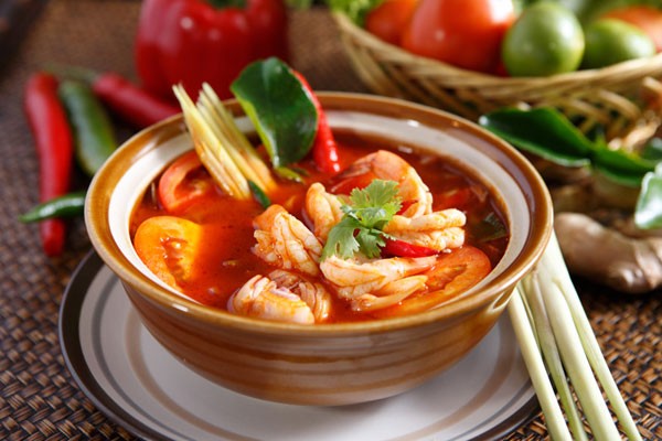 Đậm đà thơm ngon với bát tom yum khó cưỡng. Ảnh: Chudu24
