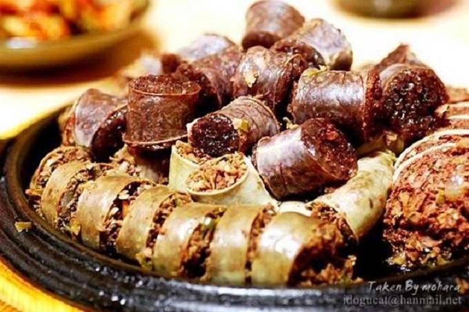 Thứ ba là sundae - món ăn đường phố được yêu thích của người Hàn Quốc