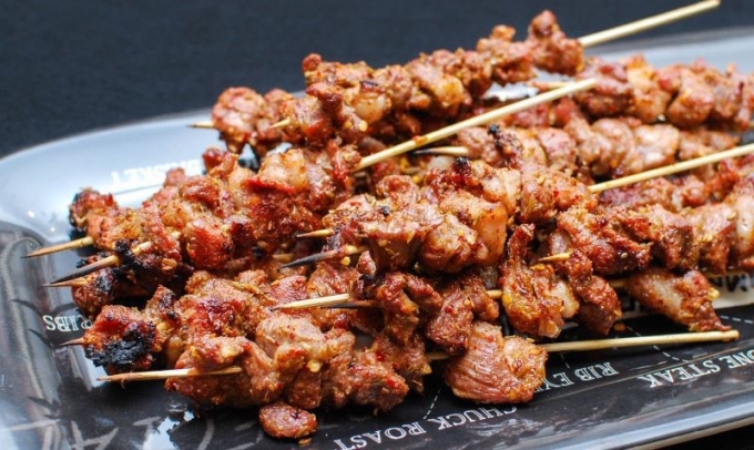 Thơm lừng vị thịt nướng tại Thái Lan. Ảnh: Santourgiare
