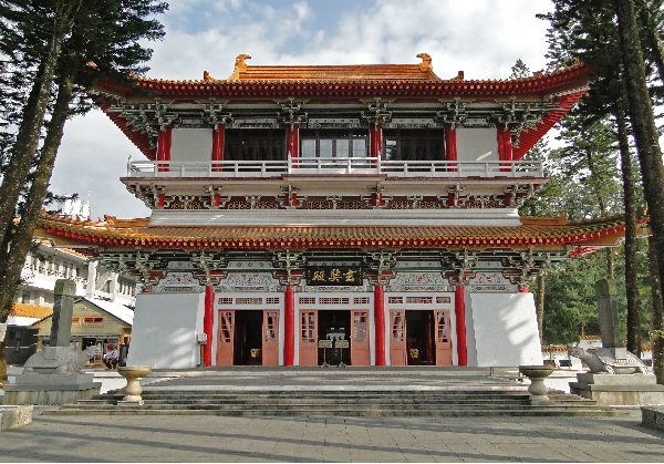 Trong chùa Huyền Trang ở Đài Loan là nơi lưu giữ xá lợi của đại sư Huyền Trang và Phật Thích Ca.