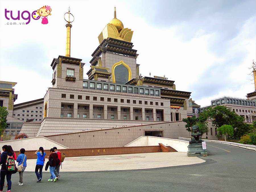 Trung Đài Thiền Tự là là ngôi chùa Phật giáo to và cao nhất thế giới