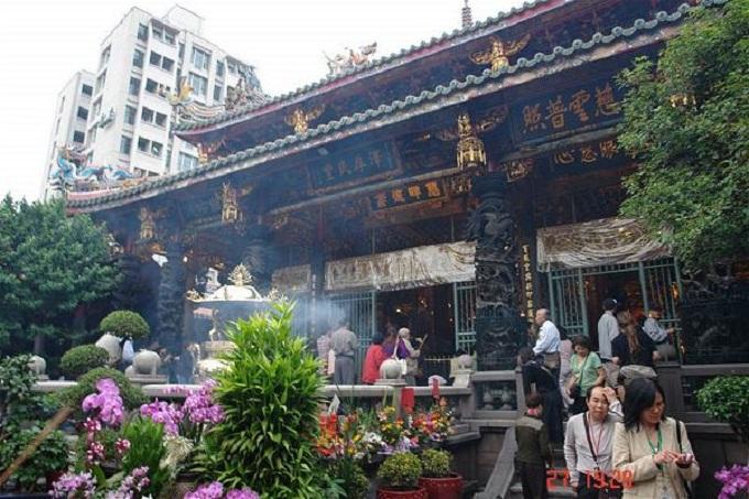 Vãn cảnh chùa Long Sơn Tự ở Đài Loan